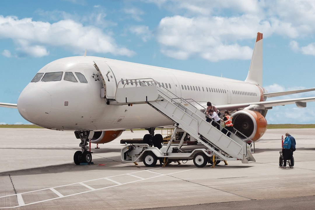 transporte de pacientes en avión comercial