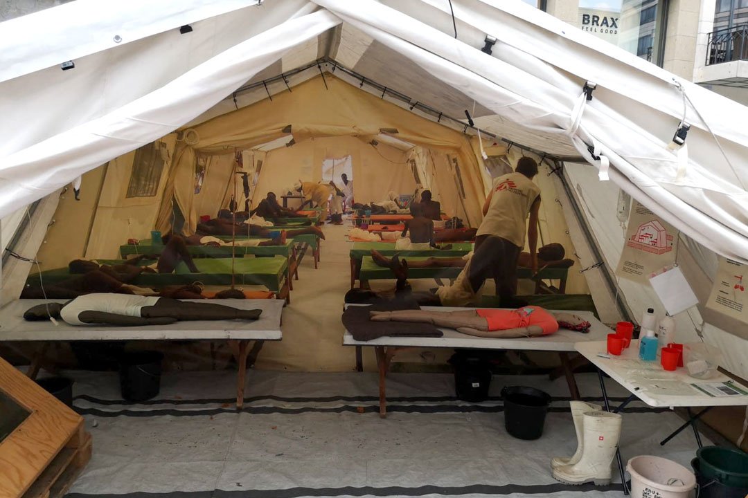 Ausstellung von einem Zelt der Ärzte ohne Grenzen