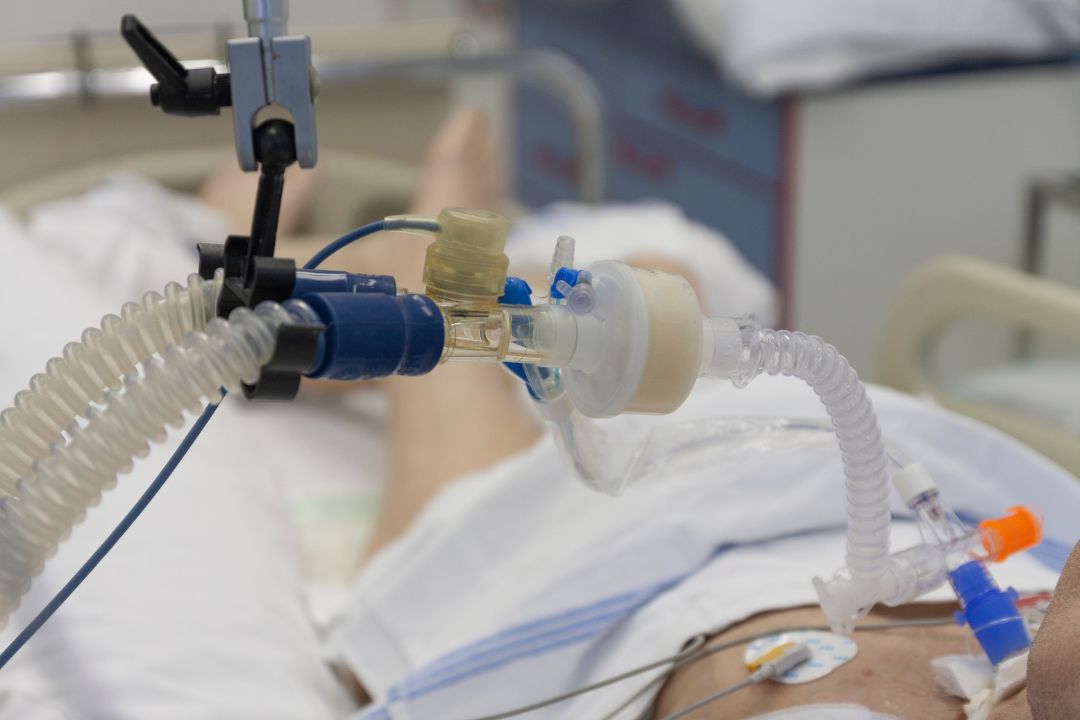 Can you fly with ALS? Understanding travel considerations and ...