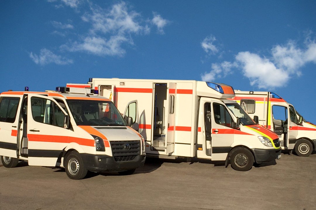 Patient transport during the coronavirus crisis by air or ground ambulance