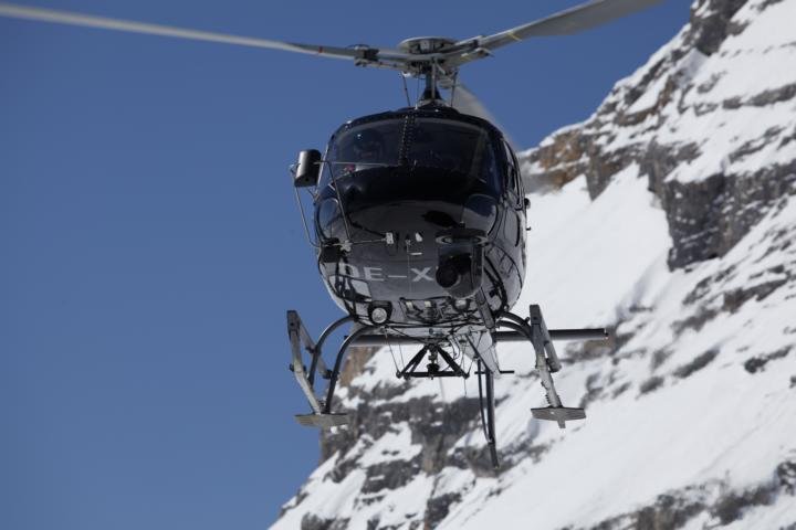 Helikopter mit Cineflex an der Zugspitze