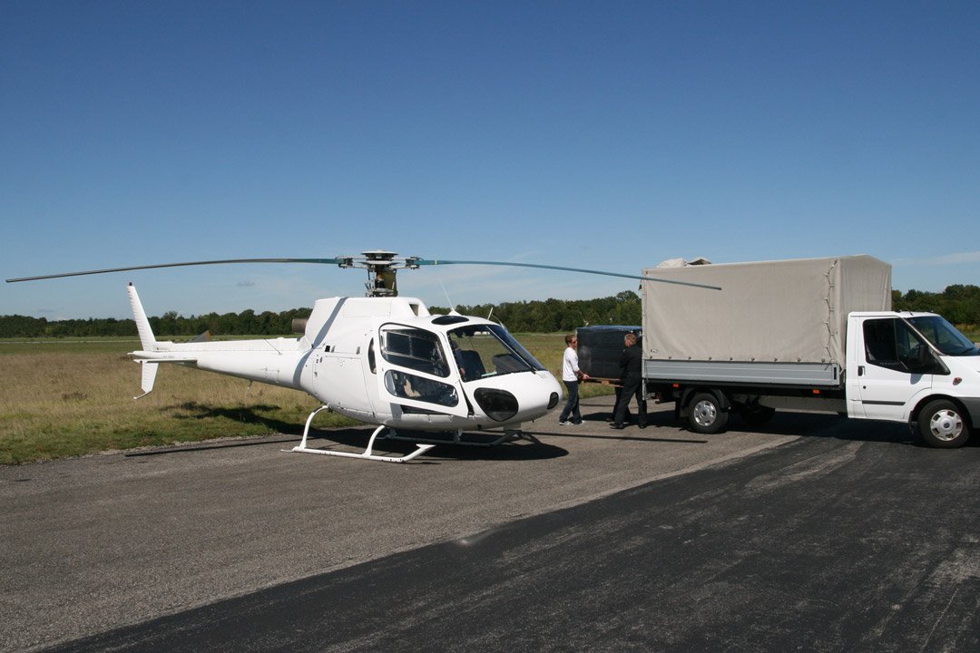 Helikopter-Frachtflug für Automobilzulieferer