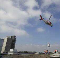 Helikopter montiert Klimageräte