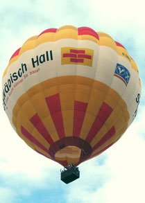 Ballon mit Schwäbisch Hall Branding