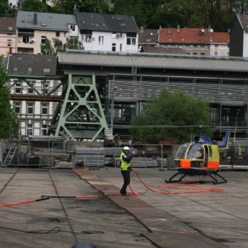 Betonarbeiten am Schornstein: Lastenflug in Wuppertal