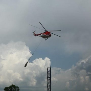 Abtransport von Ware via Hubschrauber